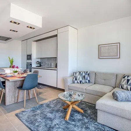 Xaghra With Sea Views & Balcony - Gozo Apartman