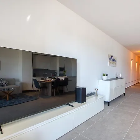 Xaghra With Sea Views & Balcony - Gozo *