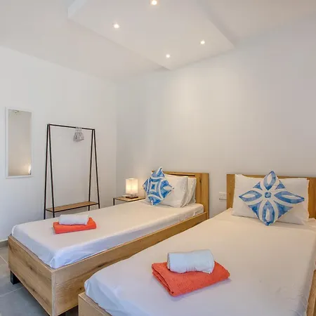 Xaghra With Sea Views & Balcony - Gozo