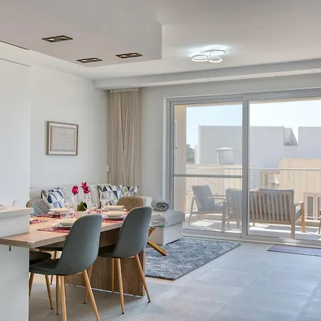 Xaghra With Sea Views & Balcony - Gozo Apartman *