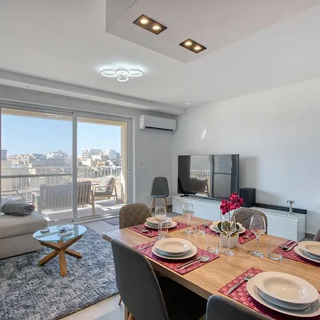 Xaghra With Sea Views & Balcony - Gozo *