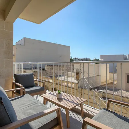 Xaghra With Sea Views & Balcony - Gozo *